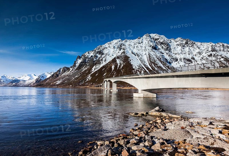 Gimsoystraumen bridge at night with a starry sky