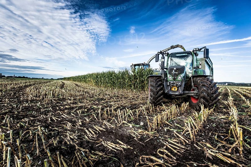 Maize chopper with tractor