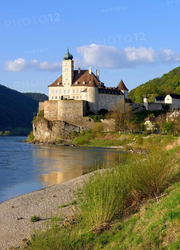 Schloss Schonbuhel overlooking the Danube