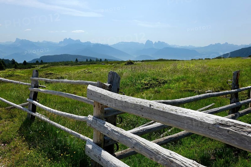 From the Villanders alpine pasture over the Eisacktal to the Dolomites