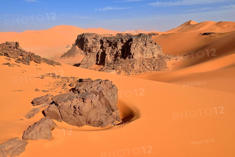 Sanddunes and rock towers at Ouan Zaouatan
