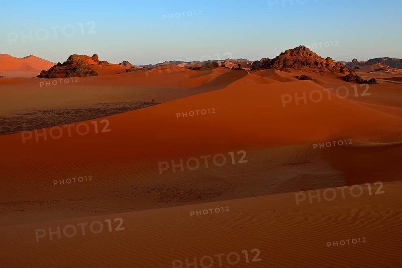 Evening twilight over the sanddunes of Tin Merzouga