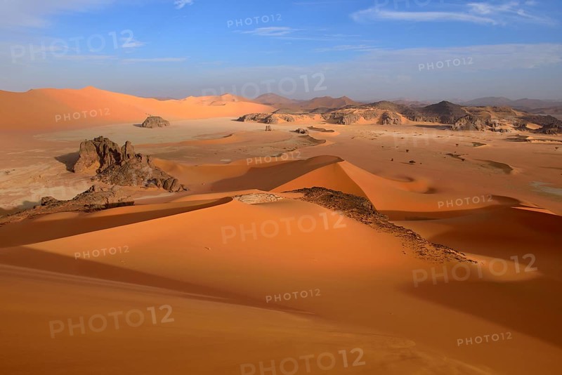 Sanddunes and rock towers at Ouan Zaouatan