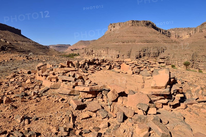 Ruin of a zeriba hut in Iherir Canyon