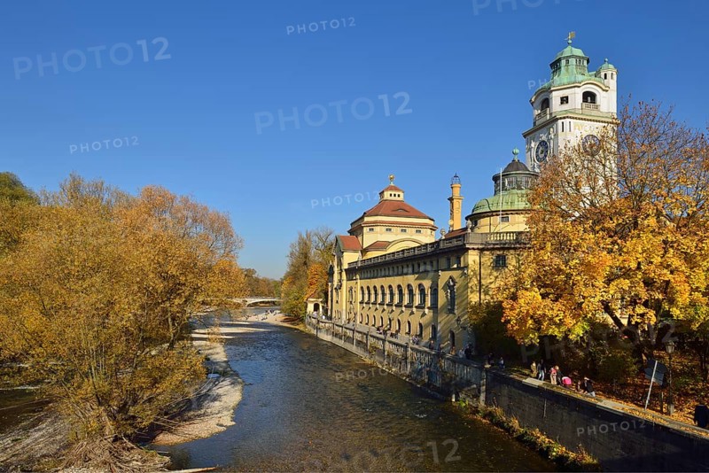 Isar river and Art Deco Mullersches Volksbad