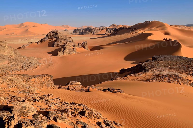 Sanddunes and rock towers at Ouan Zaouatan