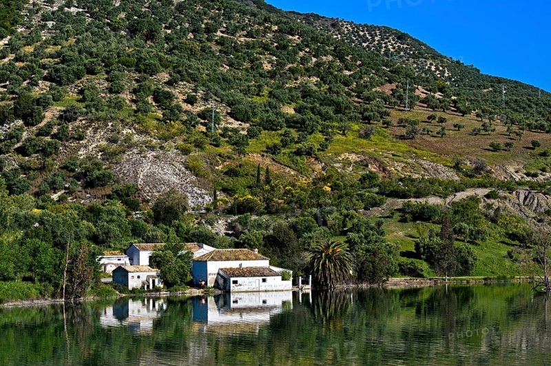 Finca at the reservoir Zahara-El Gastor