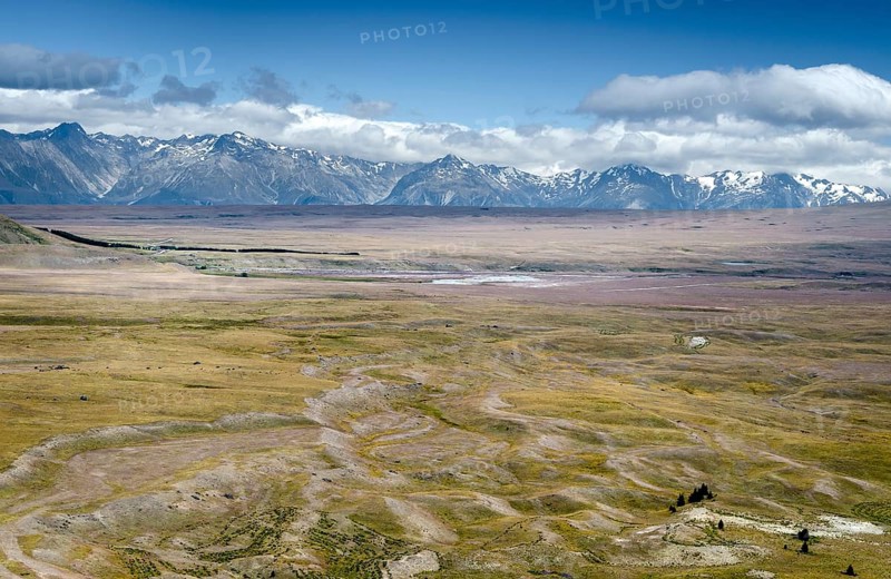 Wide open spaces of the Tekapo highlands overlooking Mount Cook National Park