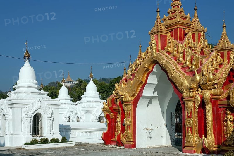 Entrance to the Kuthodaw Pagoda and Maha Lawka Marazein Pagoda