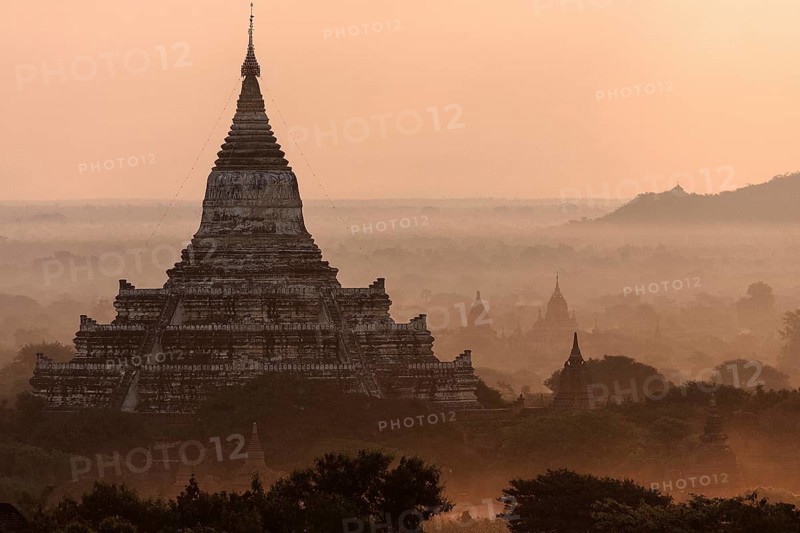 Views of the Shwehsandaw Pagoda