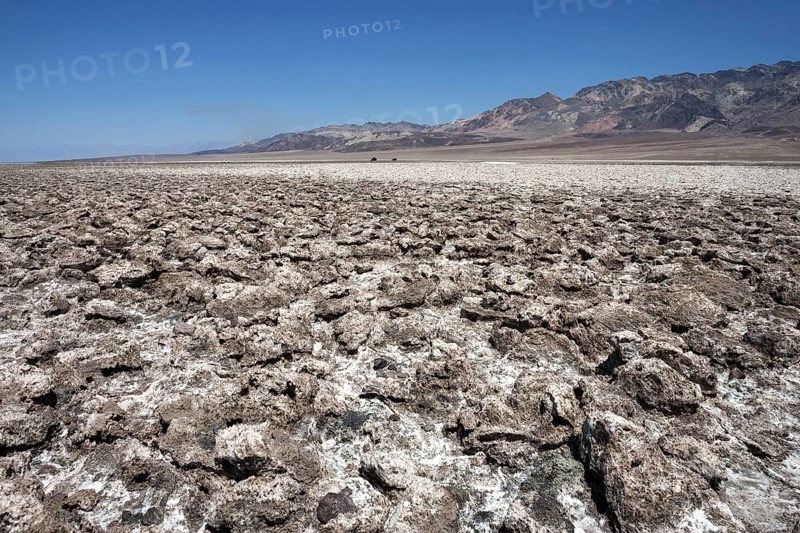 Salt structures on Devil's Golf Course