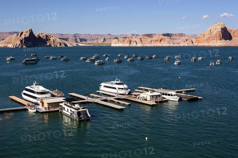 Houseboats in Wahweap Bay