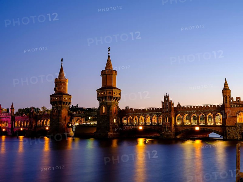 Oberbaum bridge over the Spree in the evening light