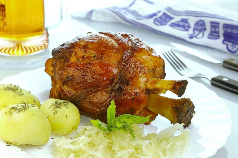 Crispy pork knuckle