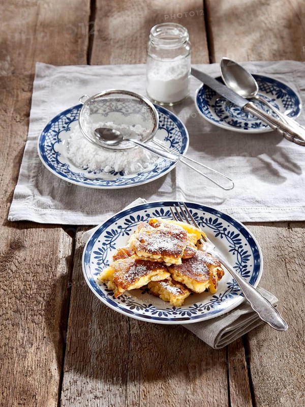 Pancakes with powdered sugar