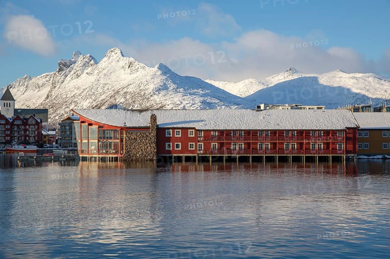 Hotel Scandic Svolvaer in front of snow-covered mountains