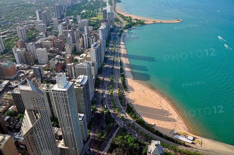 Chicago skyline and turquoise Lake Michigan