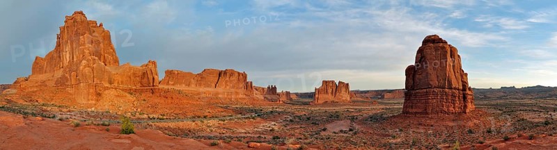 Panoramic view of landscape in Arches Nationalpark with the 3 Gossips