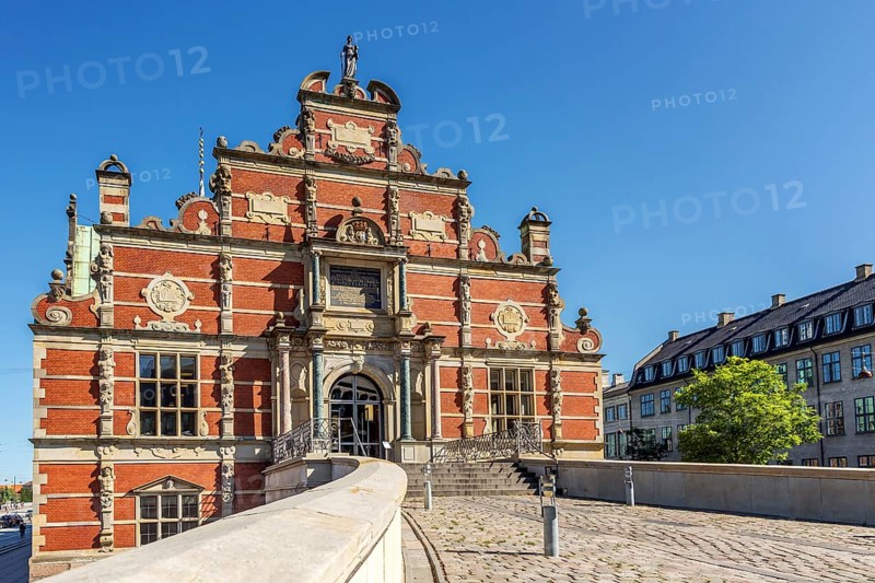 Entrance to building of the Chamber of Commerce