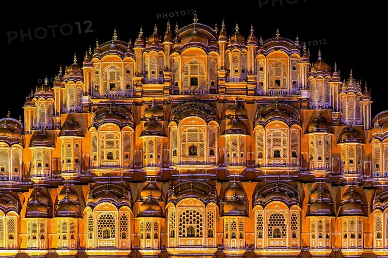 Hawa Mahal or Palace of Winds at night