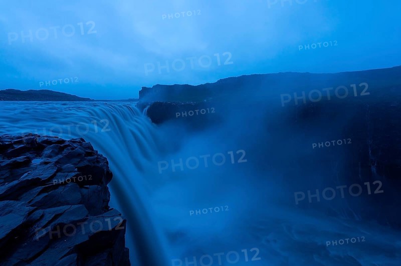 Dettifoss Wassserfall in the evening