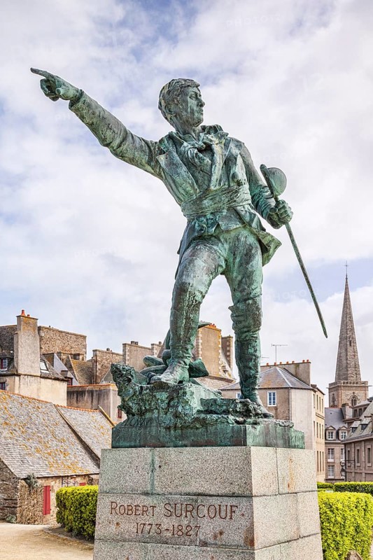 Statue of Robert Surcouf