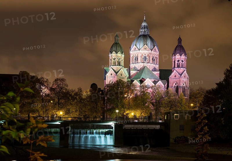 Church of St. Lukas by night