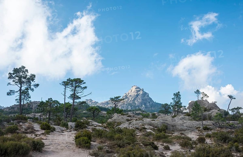 Walking path to Piscia di Gallo