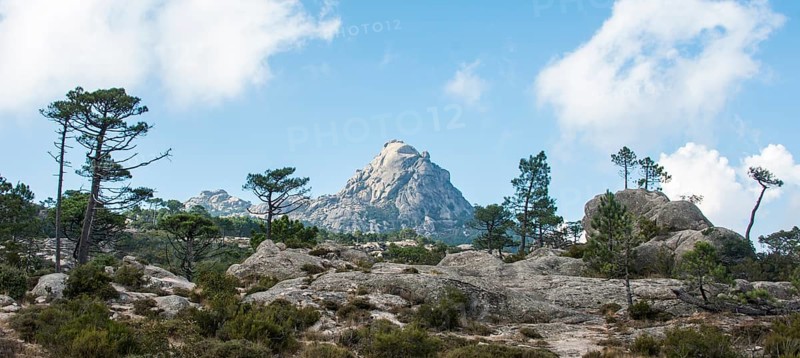 Walking path to Piscia di Gallo