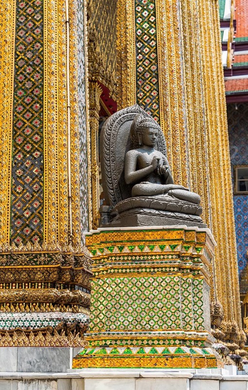 Buddha statue