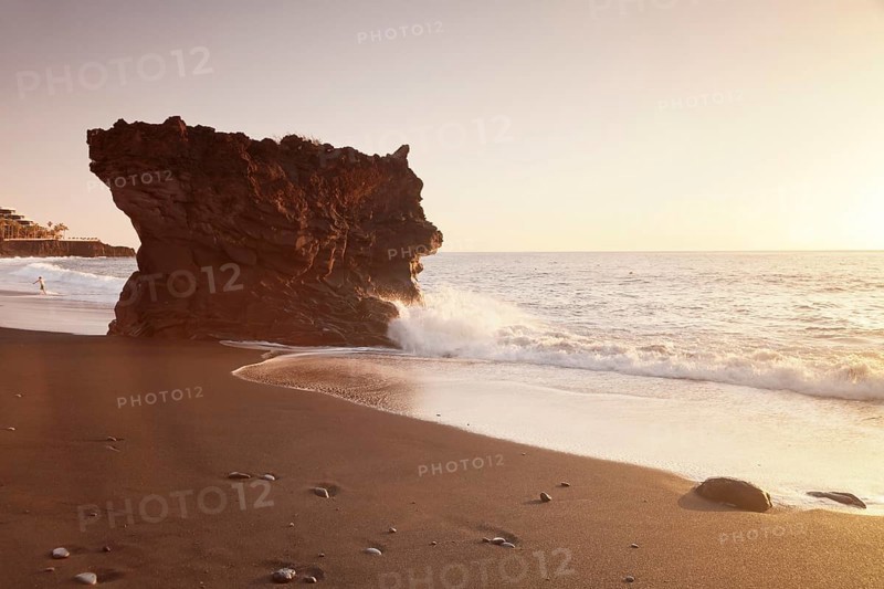 Beach of Puerto Naos in the evening light