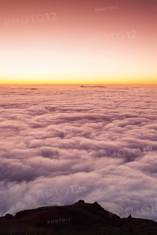Passat clouds at sunset