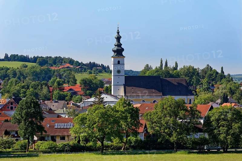Townscape with parish church of St Martin
