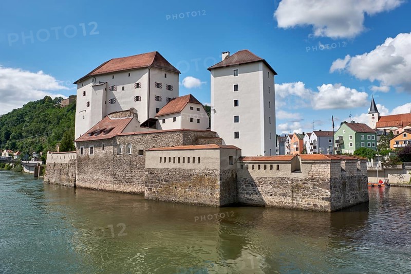 View over the Danube to Veste Niederhaus