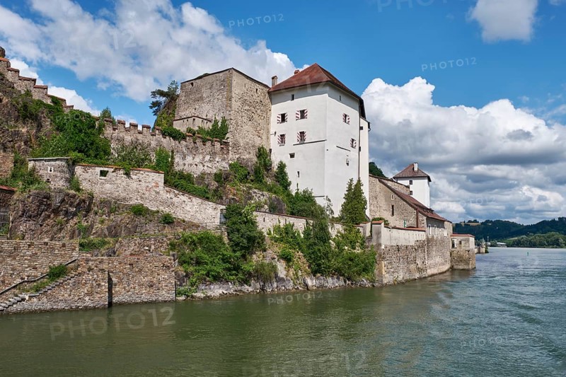 View over the Danube to Veste Niederhaus