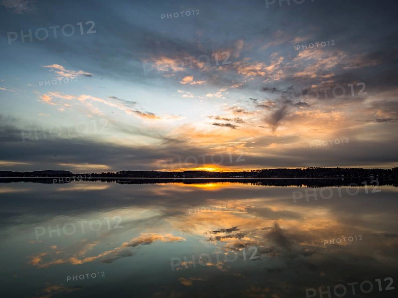 Jetty at sunrise on Worthsee Lake in Inning