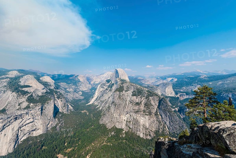 View from Glacier Point to the Yosemite Valley with Half Dome