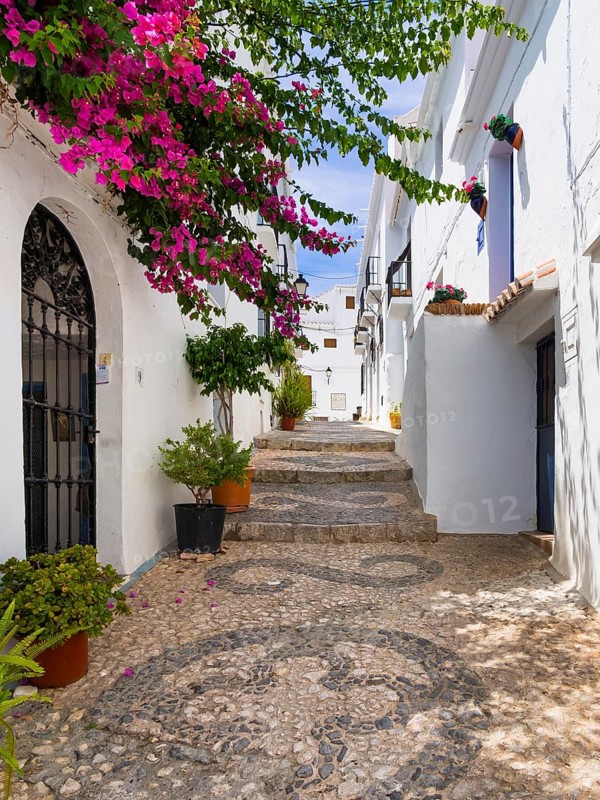 White houses in narrow alleyway