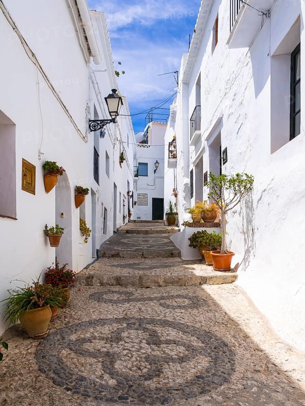 White houses in narrow alleyway