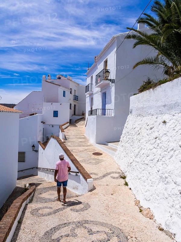 White houses in narrow alleyway