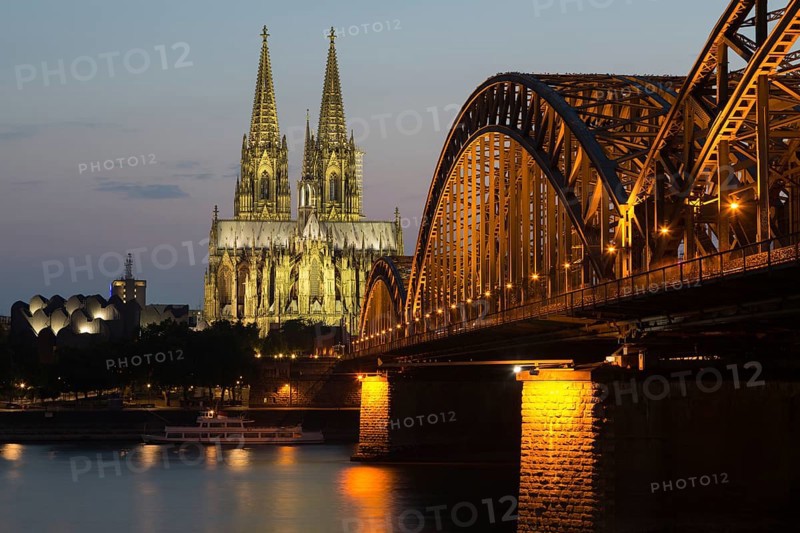 Cologne Cadral at dusk