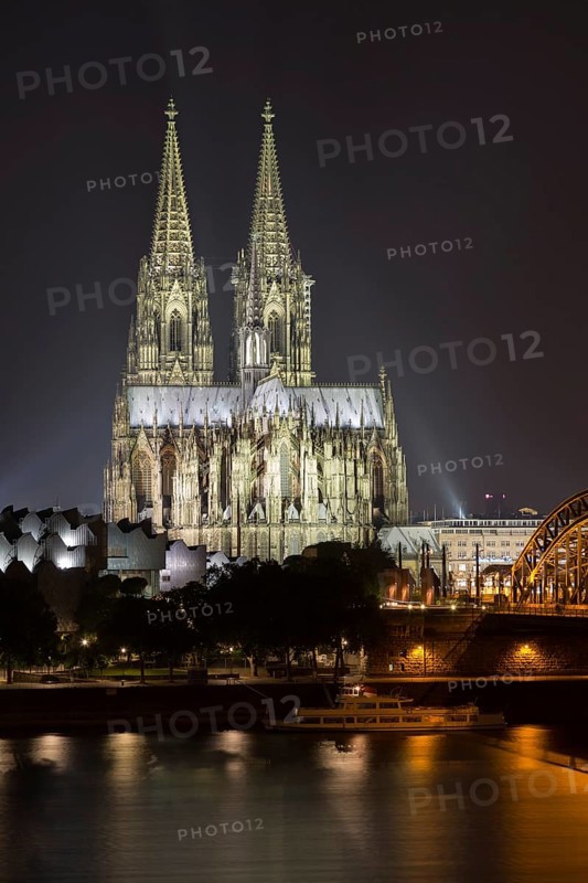 Cologne cathedral at night