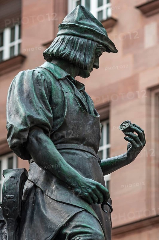 Monument to Peter Henlein