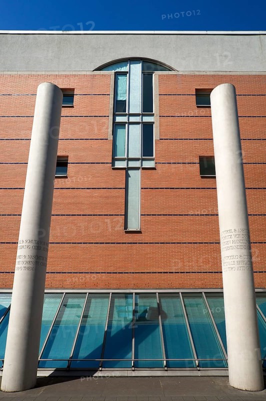 Two columns with the 8th and 9th article of the Human Rights