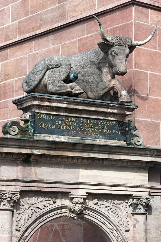 Ox sculpture from 1599 on the Fleischbrucke bridge
