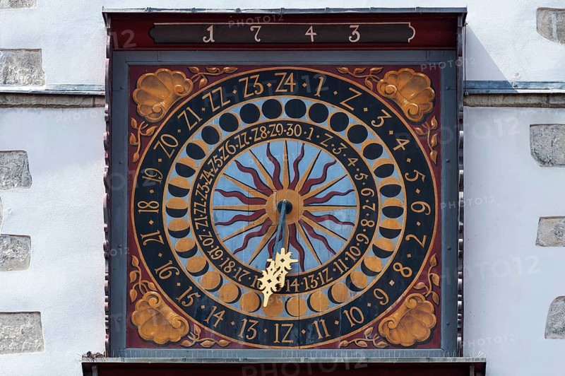 Moon phase clock
