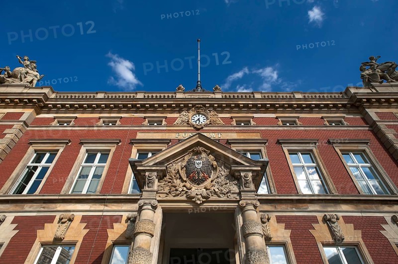 Entrance with imperial eagle on the post office