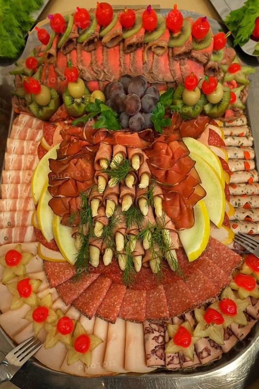 Hearty plate of Franconian sausage and ham