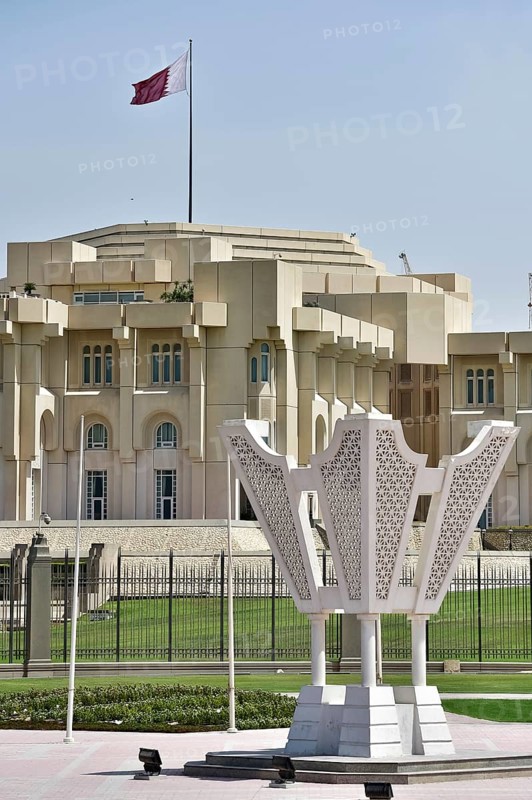 Emir Palace and oversized Arabic scent lamp in Doha