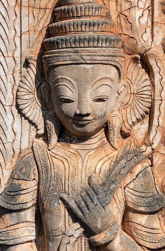 Deva statue at the ruined Nyaung Oak monastery in Inthein